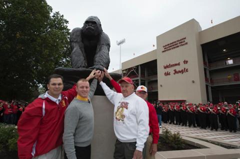 hands_on_champion_sculpture