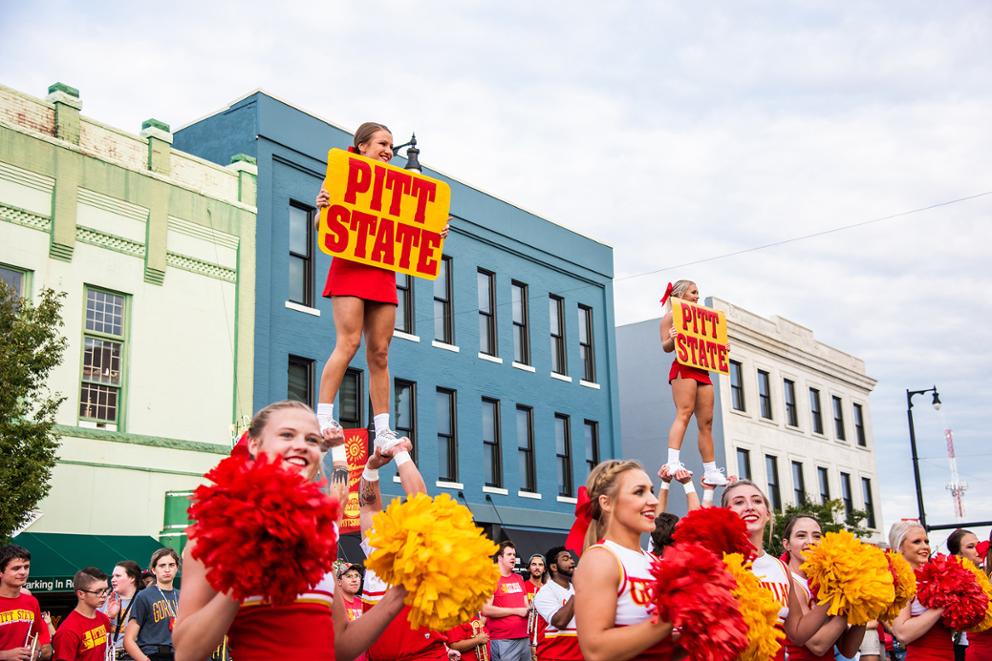Cheerleaders downtown Pittsburg