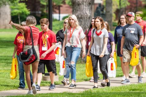 group-tour-visit-college