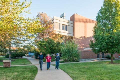 students visiting campus