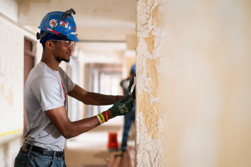 besse-hotel-construction-paint 960w