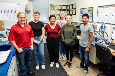 multiple-students-smiling 480w