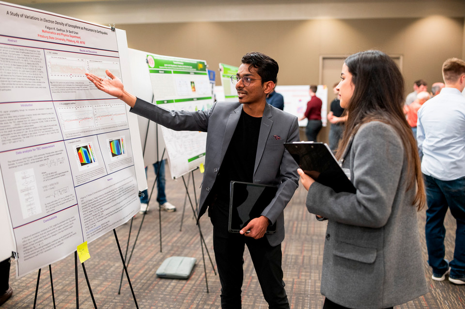 research-colloquium-student-960w