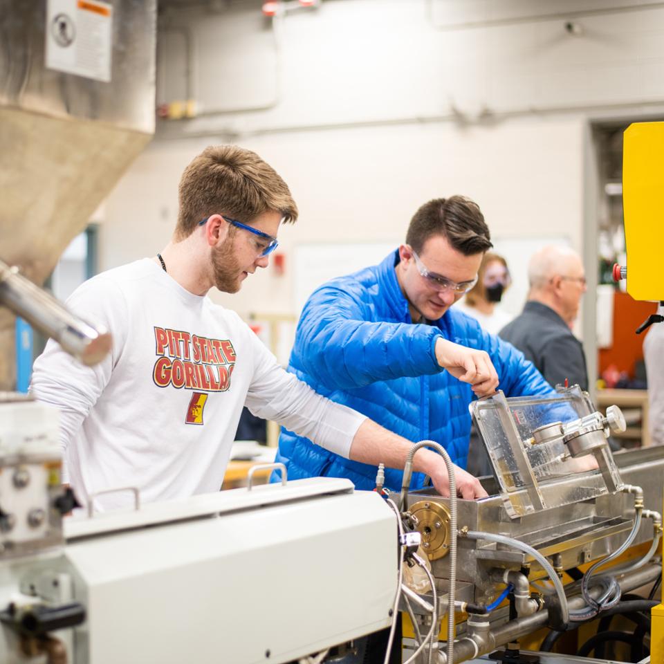 Students in plastics engineering technology classroom at PItt State